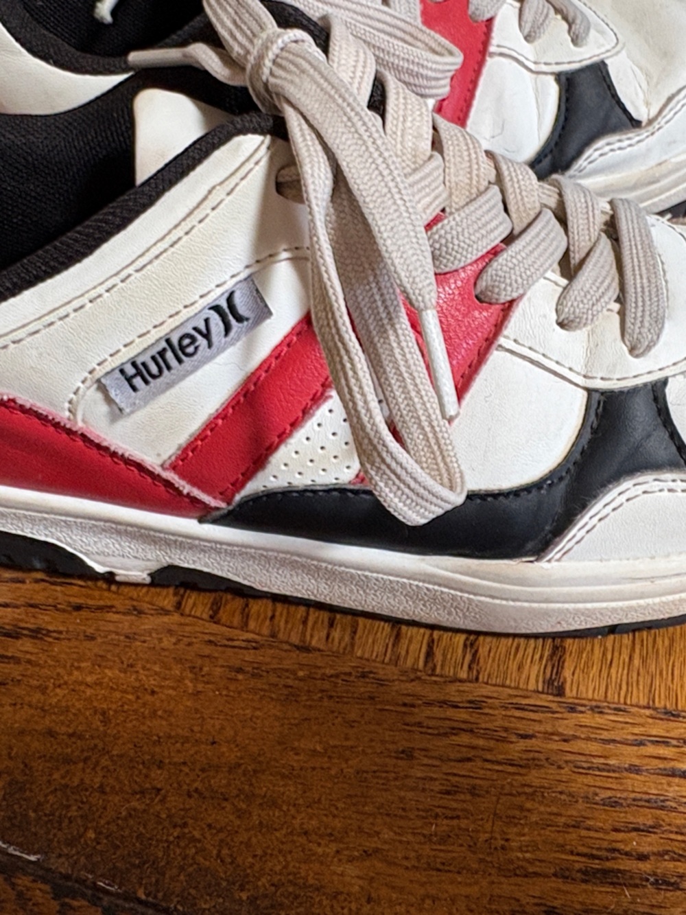 Hurley Kids White Red and Black Low-Top Sneakers